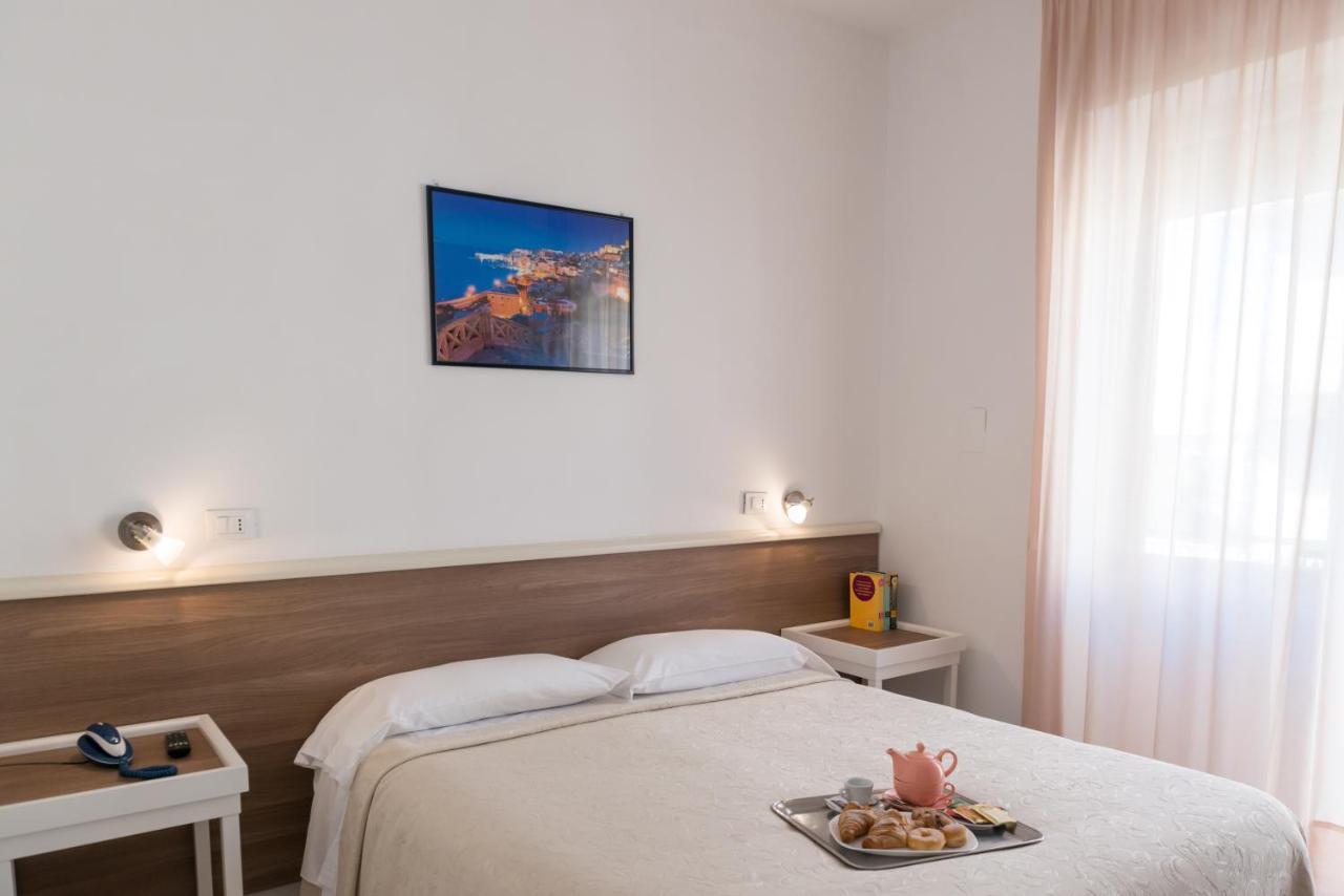 Hotel Viola Gaeta Buitenkant foto