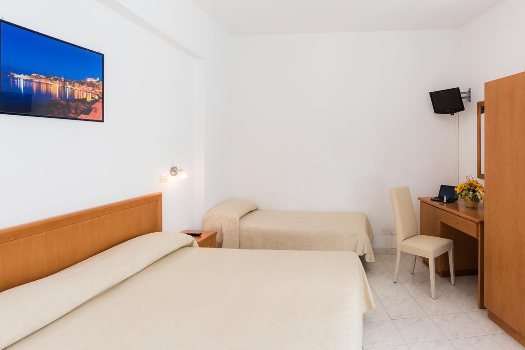 Hotel Viola Gaeta Buitenkant foto